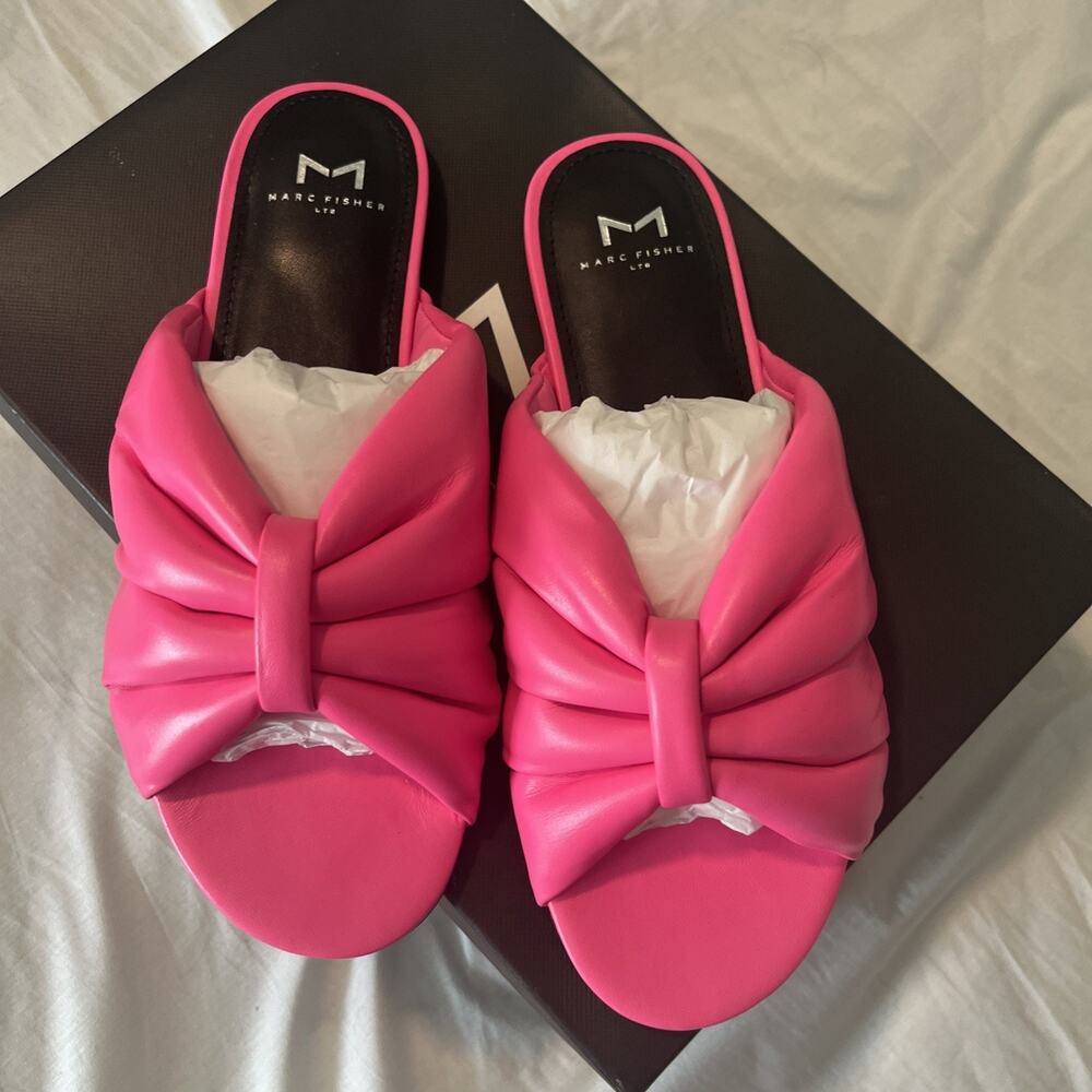 NIB MARC FISHER LTD Women's 7.5 Olita Slip On Twisted Slide Sandals Pink Puffy